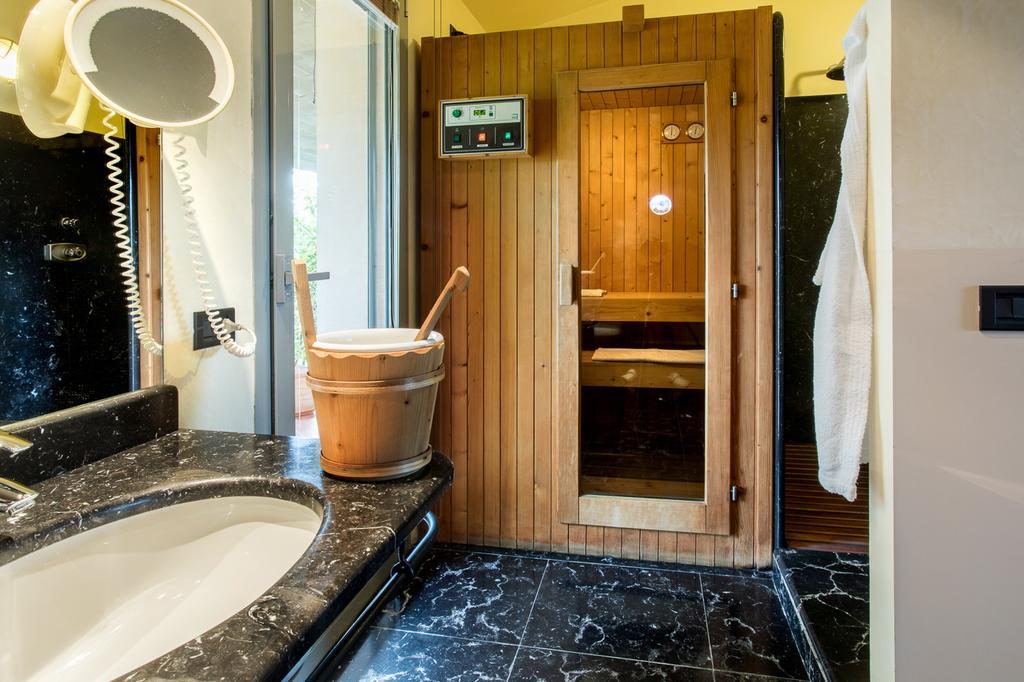 B&B Villa Adriano Дезенцано-дель-Гарда Экстерьер фото