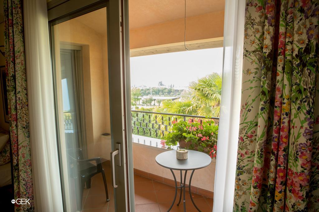 B&B Villa Adriano Дезенцано-дель-Гарда Экстерьер фото